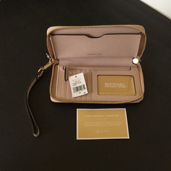 Michael Kors phone case wristlet - Picture 2 of 4